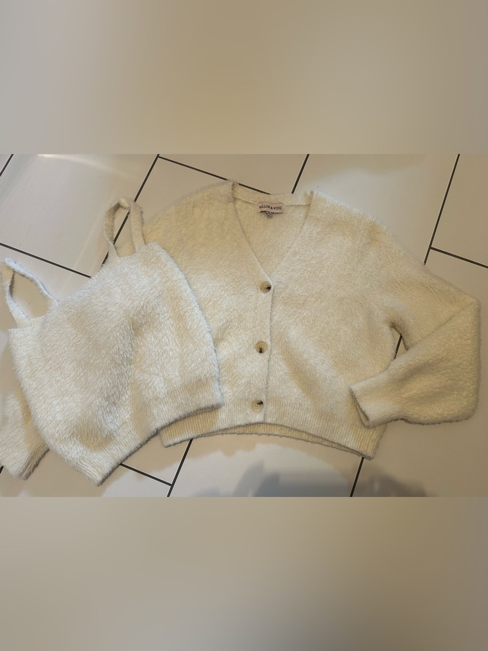 WILLOW & WIND Cream Fuzzy Knit Cardigan & Tank Set- Size Medium - Picture 2 of 2